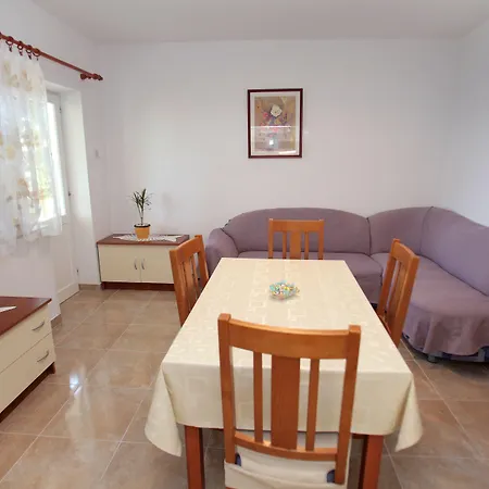 Cvita شقة تروغير